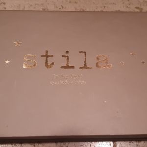 Stila eyeshadow palette In the Light